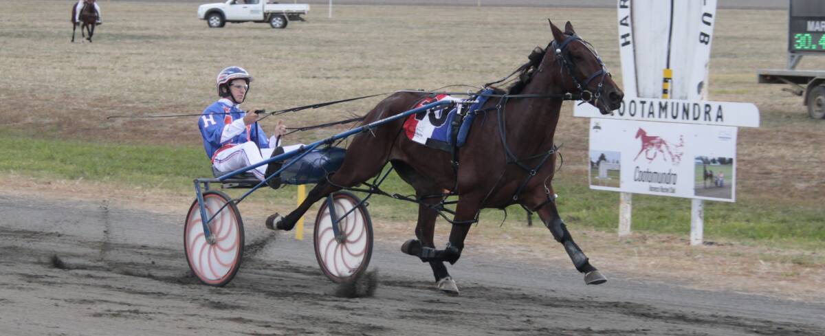 CUP MISSION: Strathlachlan Andy, pictured winning the Cootamundra Cup in 2016, is looking to add a Temora Pacers Cup to his resume on Saturday night for Newcastle trainer Geoff Harding.