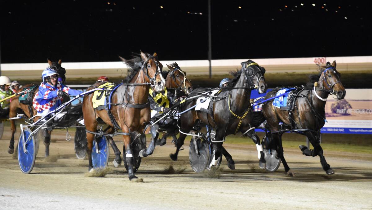 Gee Gee Blinx finishes too good for Jacquelyn Anne (centre) at Riverina Paceway last week. 