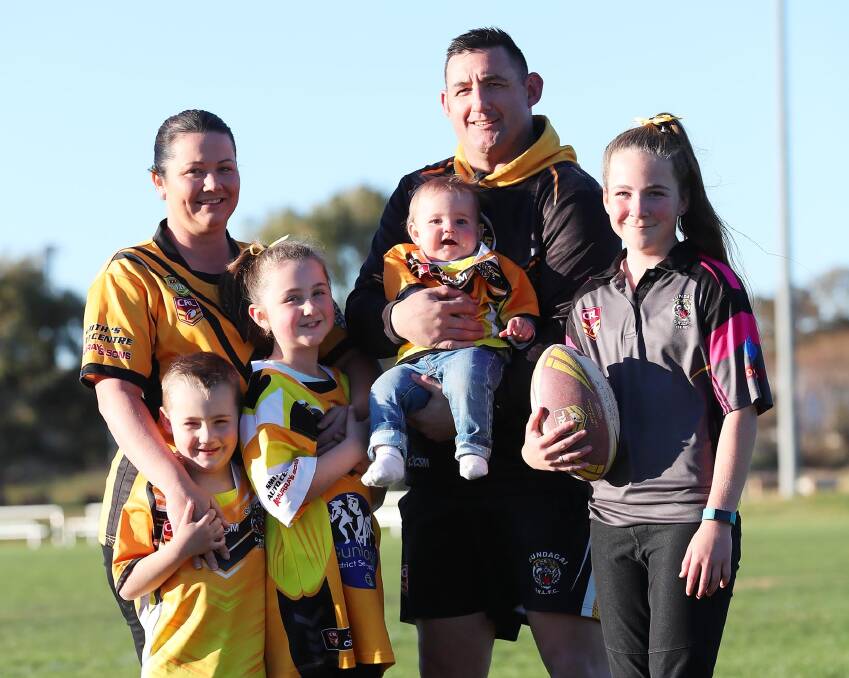 CALLING IT QUITS: Damian Willis, pictured with wife Emma and children Harry, 5, 
Mackenzie, 8, Parker, 9 months, and Anabelle, 11, will play 
his last game in Saturday's grand final. Picture: Emma Hillier
