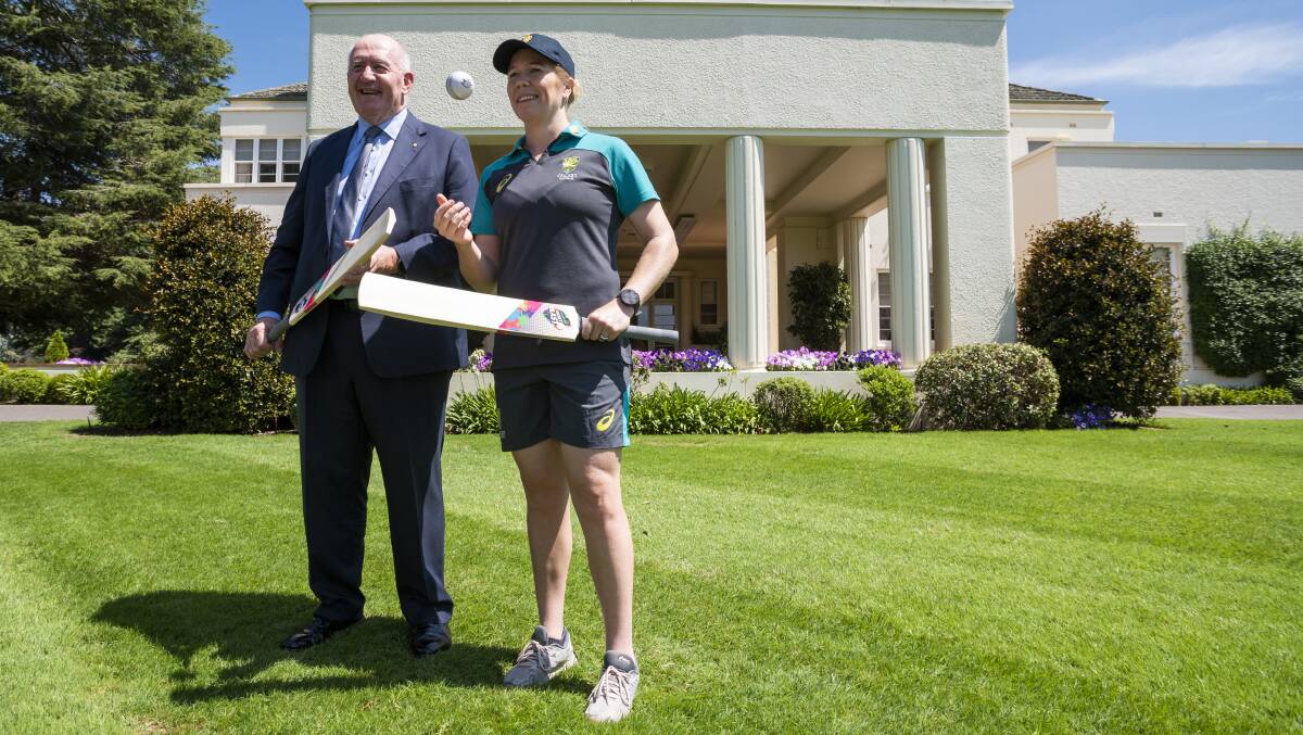 Governor-General Peter Cosgrove with Alex Blackwell on Thursday.