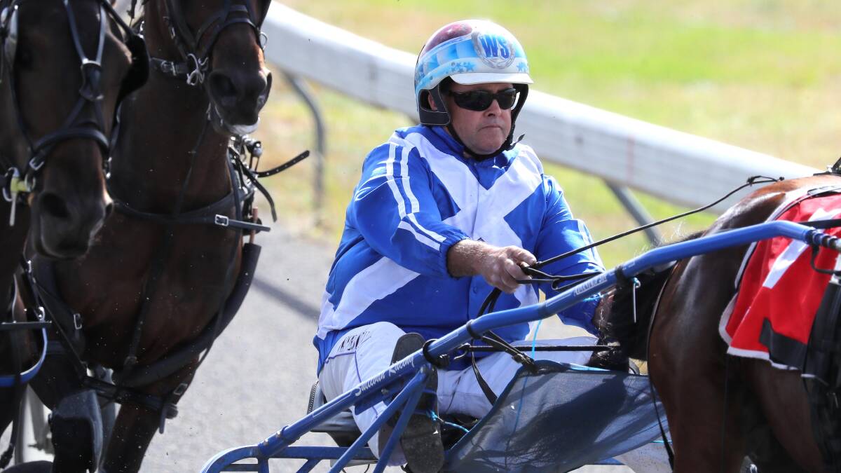Wayne Sullivan finally tasted success with Gee Gee Blinxs at Wagga on Tuesday.