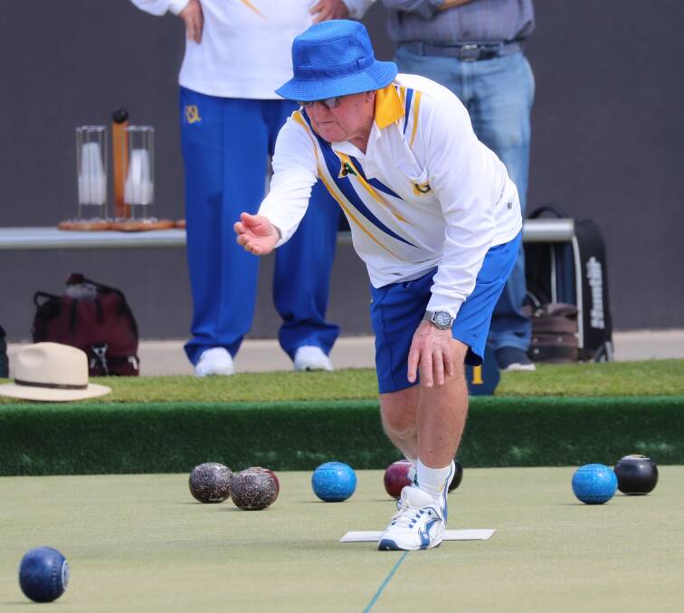 Ron Oakman bowling for Wagga RSL in pennants earlier this sesaon.