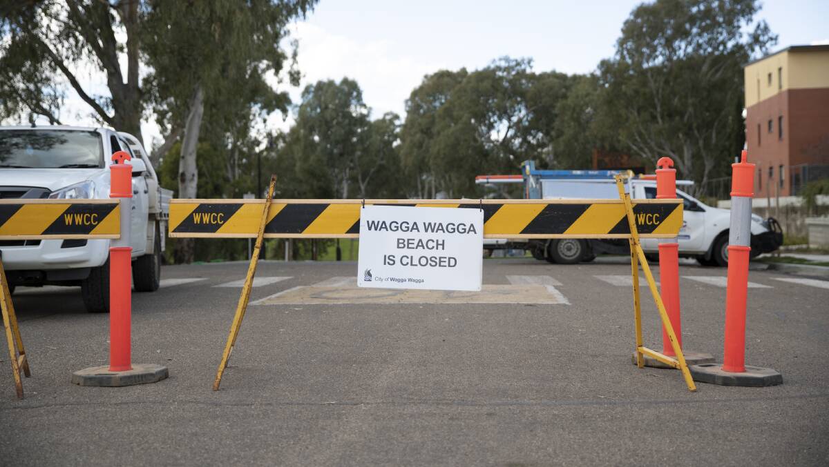 CLOSED: Wagga City Council closed Wagga Beach to motorists ahead of anticipated flooding. Picture: Madeline Begley 