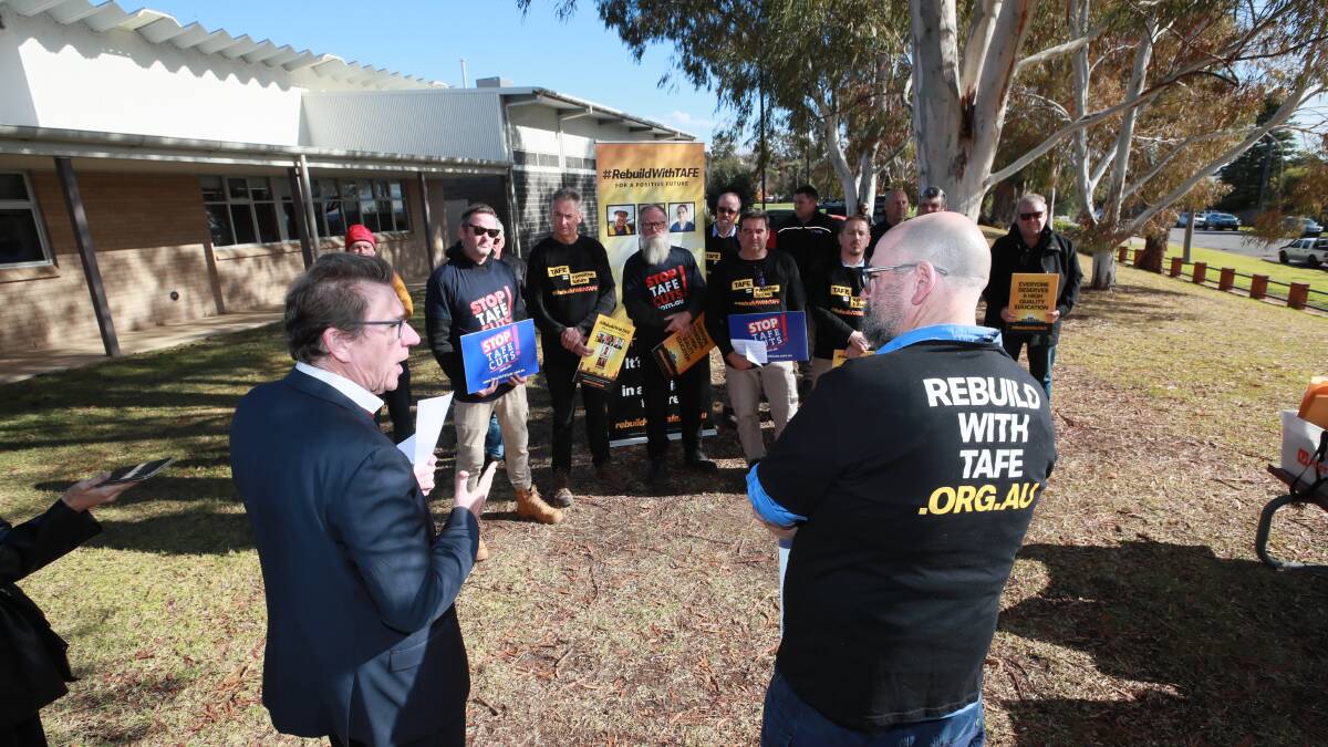 Wagga TAFE staff protest against '22 job losses'