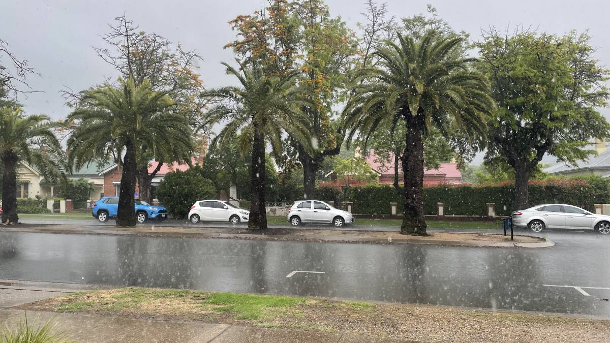Rain lashes Wagga, thunderstorm warning issued for parts of Riverina