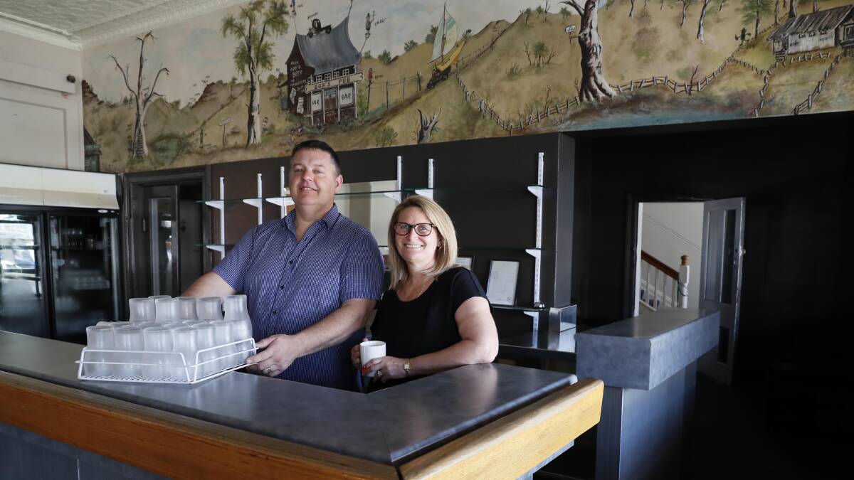 MOVING IN: Debbie and Daren Mercer have taken over the Commercial Hotel at Lockhart, saying they cannot wait to welcome all the locals. Picture: Les Smith 