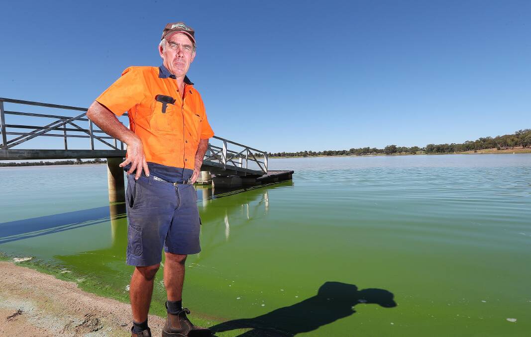 Wagga Boat Club commodore Mick Henderson draws support for his campaign to fix Lake Albert's water woes.
