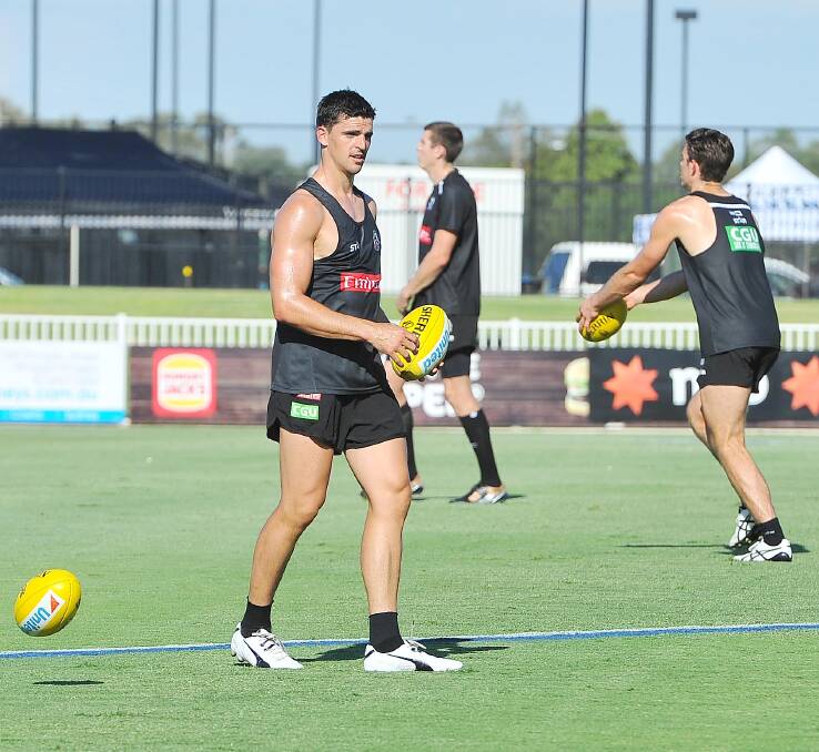 SKIPPER: Scott Pendlebury gets his first look at Robertson Oval ahead of the NAB Challenge match against North Melbourne in Wagga. Pictures: Kieren L Tilly