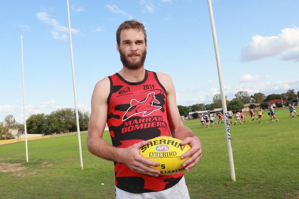 LAWTON LANDS AT LANGTRY: New Marrar
signing James Lawton trains with the Bombers
on Wednesday night. Picture: Les Smith