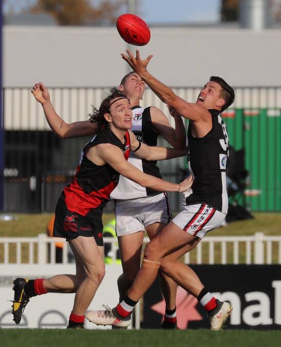 Walgers outnumbered by Saints defenders Troy Curtis and Ben Alexander.