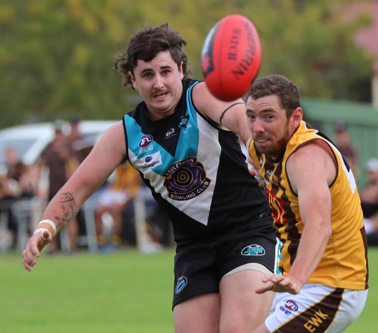 FOCUSSED: Northern Jets forward Harry Kimball and East Wagga-Kooringal's Matt Beasley keep their eyes on the prize in this contest at Ariah Park. Picture: Les Smith