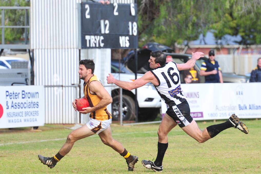 Ben Absolum has Mick Mazzocchi at full stretch in a 2015 game at Victoria Park. In their last six seasons, the Hawks have only lost once at the Magpies' home ground (in 2017). 