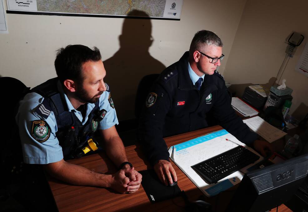 Town trust: Riverina Police Sergeant Tim Hall with Inspector Rob Vergano. Picture: Emma Hillier 