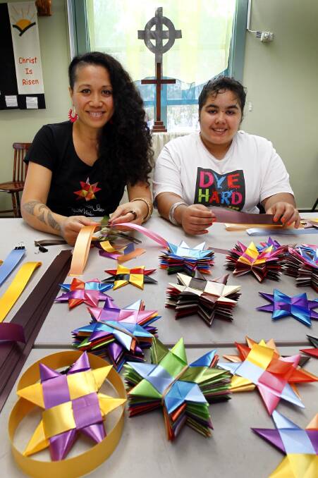 Ad astra: Former Wagga woman Maryanne Talia Pau shared her One Million Stars to End Violence project with city resident Katelyn Staker and more than 20 others. Picture: Les Smith 