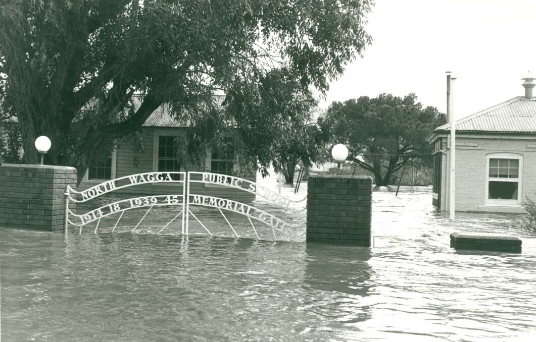 WET: The Memorial Gates at North Wagga Public School during the 1974 floods. Contact at www.wwdhs.org.au. Picture: CSURA