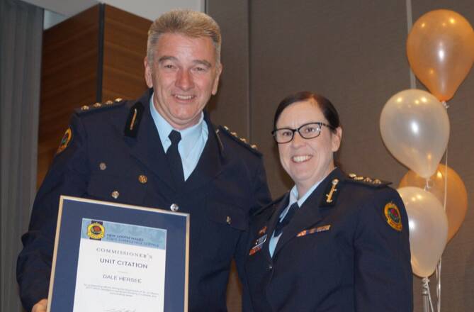 RECOGNISING THE EFFORT: Zone commander and chief superintendent Nichole Priest awards Dale Hersee the Commissioner’s Unit Citation for outstanding efforts in a flood event. Picture: Supplied 