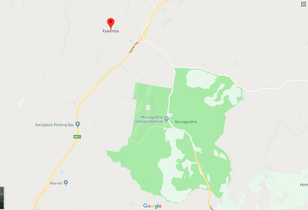 Man trapped in car in Riverina after crash, helicopter en route