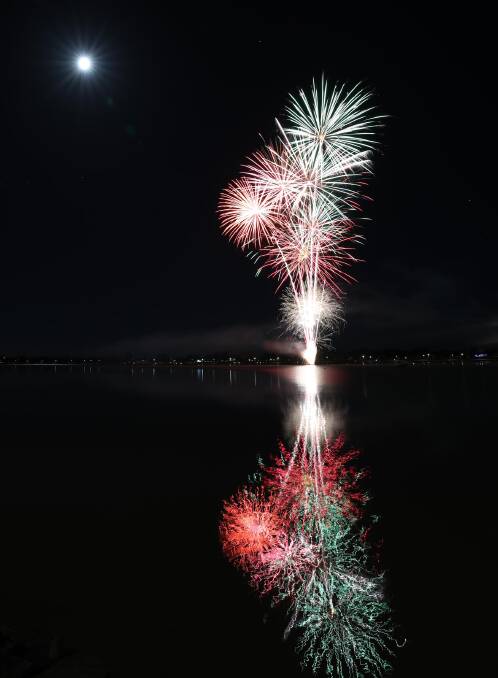 LIGHTING THE SKY: Fireworks above Lake Albert at the 2017 Skyworks event for New Year's Eve. Picture: Les Smith 