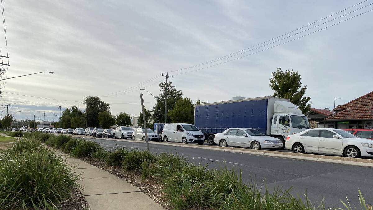 DELAYS: Traffic banked up at the Sturt Highway and Tarcutta Street intersection on Wednesday morning. Picture: Daina Oliver