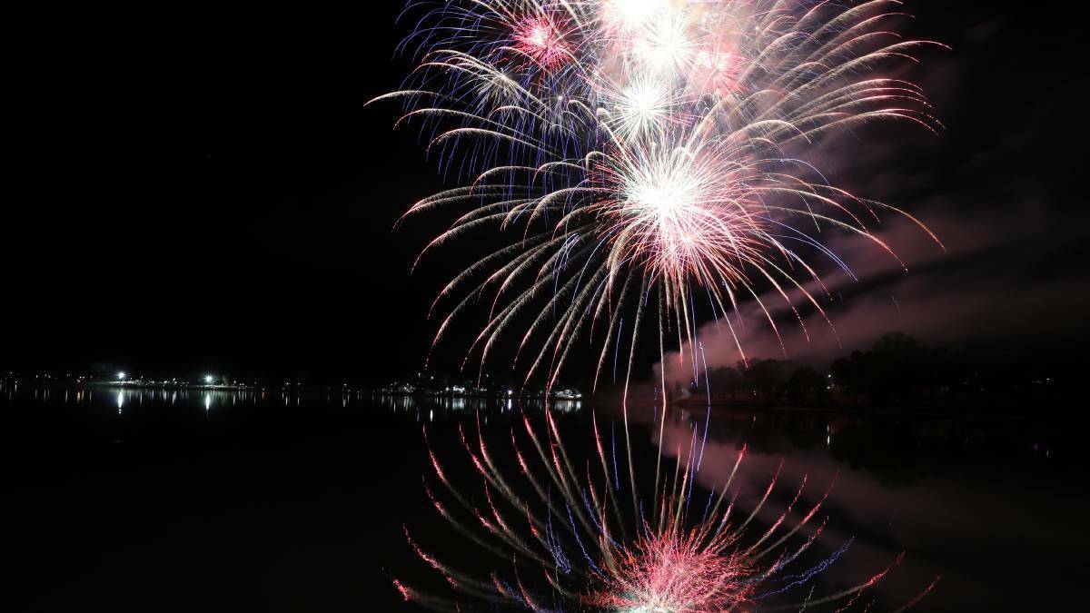 Wagga's Skyworks New Year's Eve celebration at Lake Albert in 2018. Some residents say the council should put on a fireworks display after cancelling this year's event at the Victory Memorial Gardens.