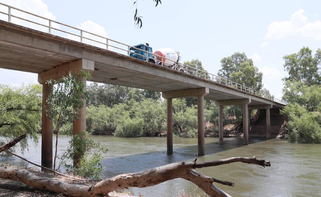 UPGRADES: Wagga council is closing Eunony Bridge for multimillion-dollar strengthening and widening works for six months. Picture: Les Smith