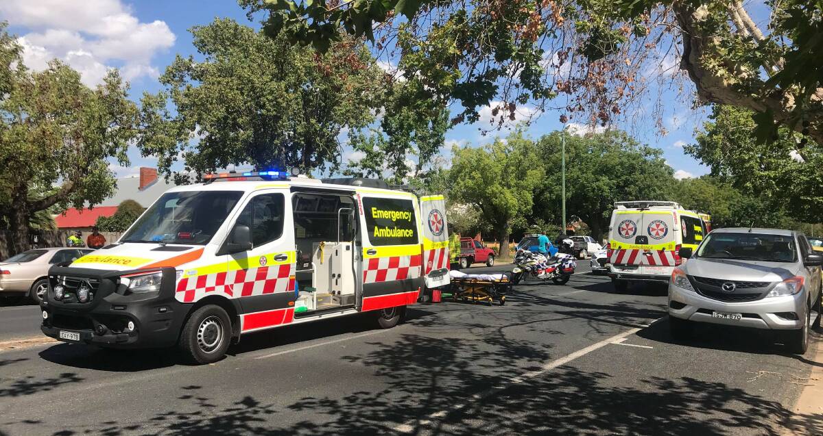 Man hit by car on Central Wagga street