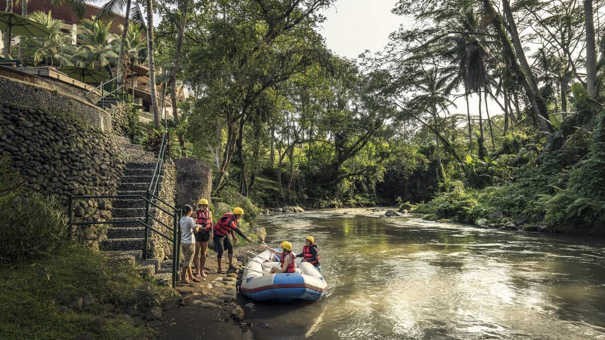 Four Seasons Resort Bali at Sayan: hotel arrival by river raft.