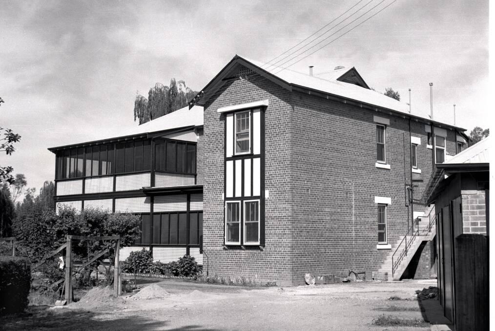 Welwyn Private Hospital, on Simmons Street, had been owned and operated by Doctor WW Martin and Doctor SH Weedon from 1923. It was leased by the directors of the Wagga Wagga Base Hospital Board from 1939 until 1942, accommodating an average of 10 patients a day. The lease was renewed in 1942 and with ‘meagre veranda accommodation’ managed to accommodate 18 patients at a time. It closed about March 1946 because of the difficulty in obtaining staff. It was sold to the Department of Main Roads on July 26, 1946. (Sherry Morris Collection)