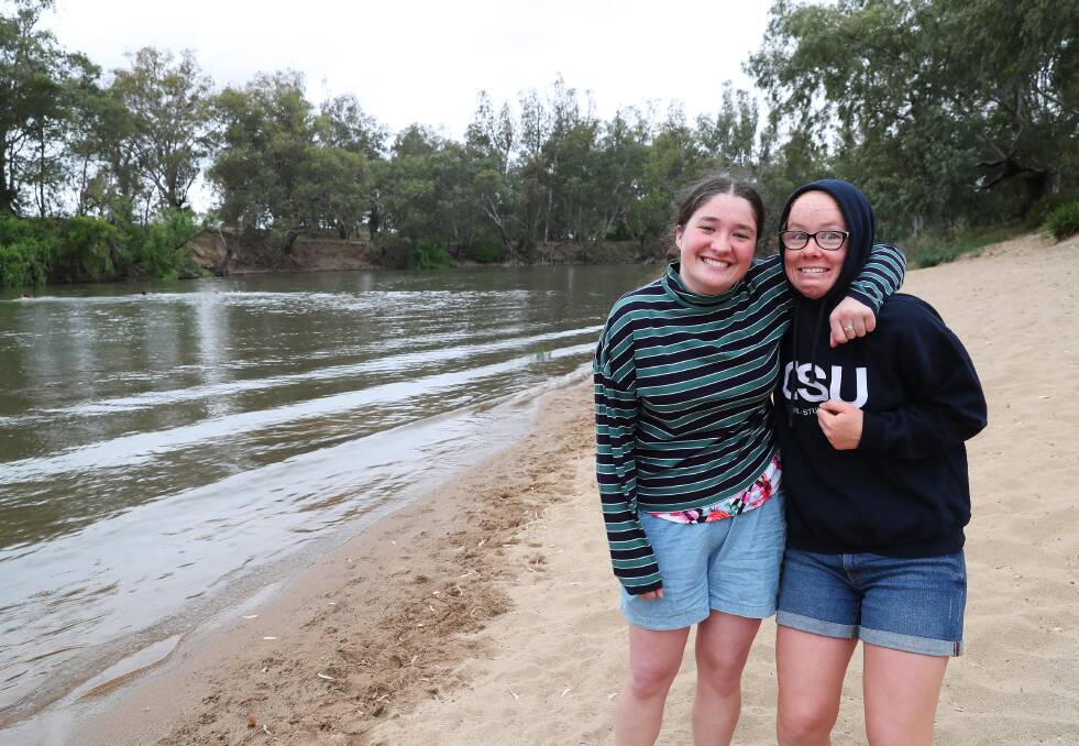 Lily Graham and Lily Tenhave at Wagga Beach. Picture: Les Smith