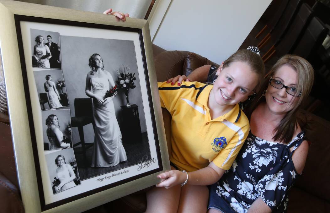GOOD FRIEND: Macey Twitt with a photo of Shannon McKnight, who died of leukaemia, and Shannon's mum Jodie Wilesmith. Picture: Les Smith