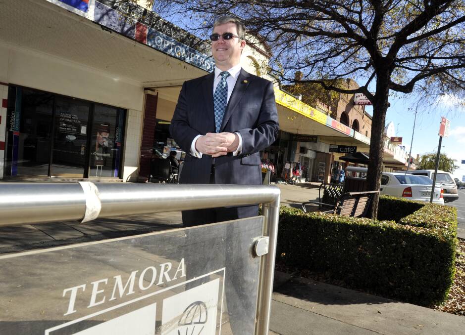 PATCHY SERVICE: Temora Mayor and businessman Rick Firman agrees internet services in rural NSW can be inconsistent.