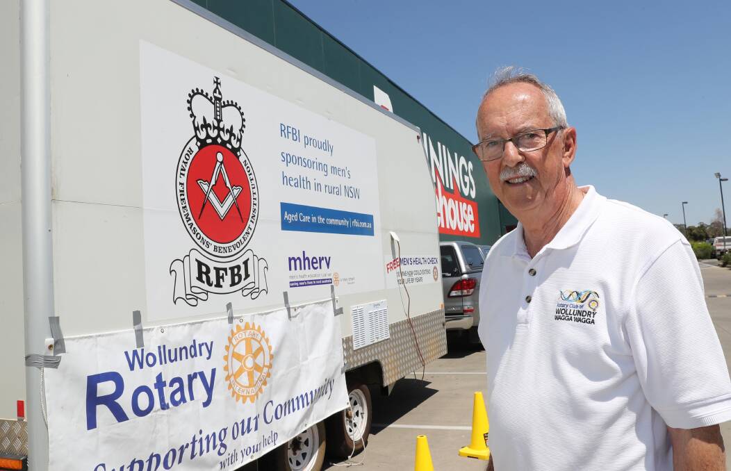 HEALTHY DAY: Wollundry Rotary member David Byfield helps set up the MHERV service.