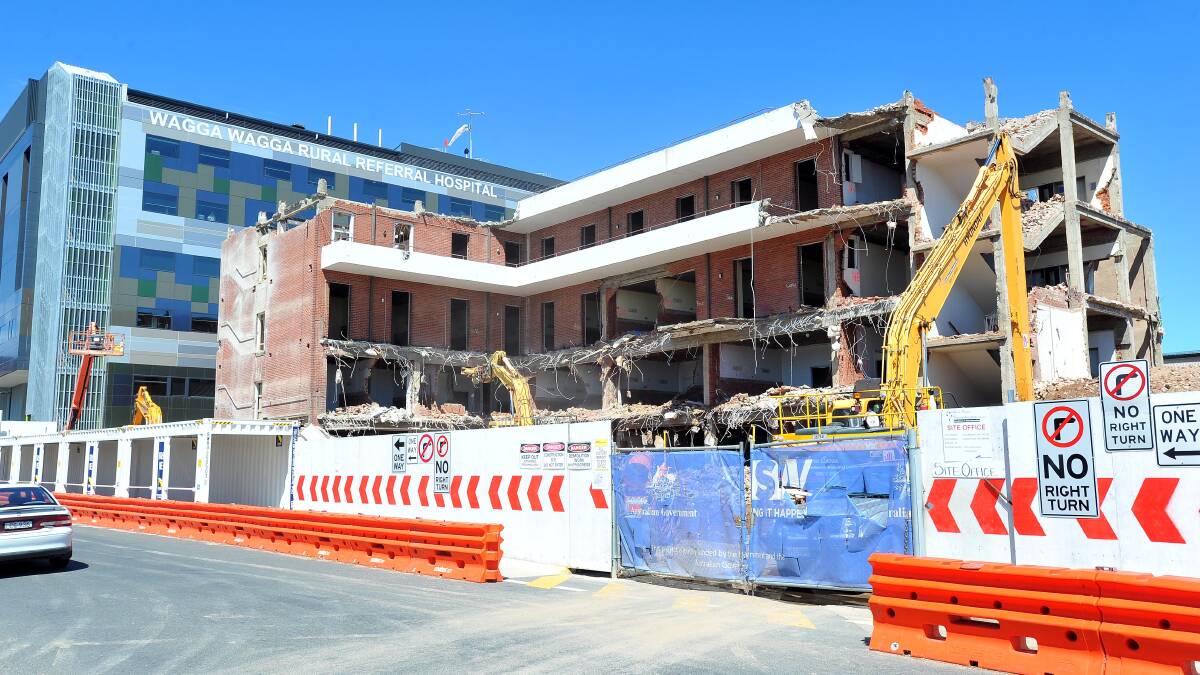 The old Wagga hospital building being demolished. 
