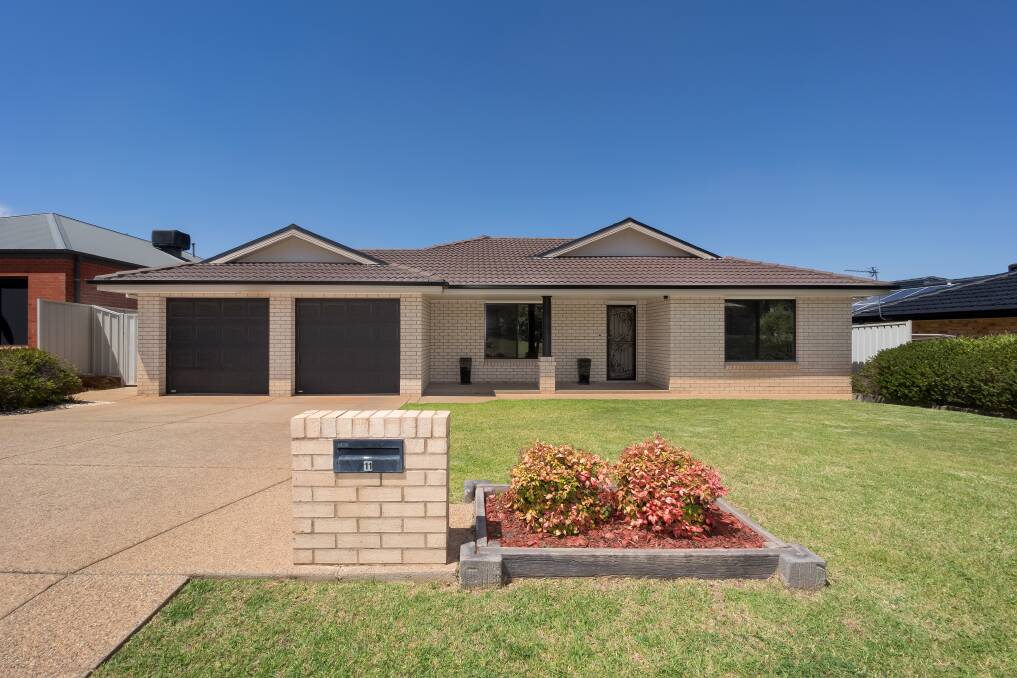 11 Budawang Place Tatton
Bed 5 | Bath 2 | Car 2
$589,000
Agency: Raine & Horne
Contact: Melissa Muir, 0419 094 075
Inspect: To be advertised