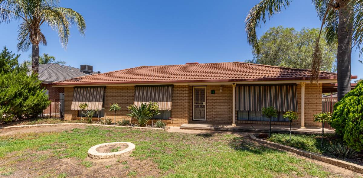 9 Karoom Drive Glenfield
Bed 3 | Bath 1 | Car 2 $325,000
Agency: Professionals Wagga
Contact: Paul Irvine, 0419 613 976
Inspect: Saturday July 25 from 11am to 11.30am
