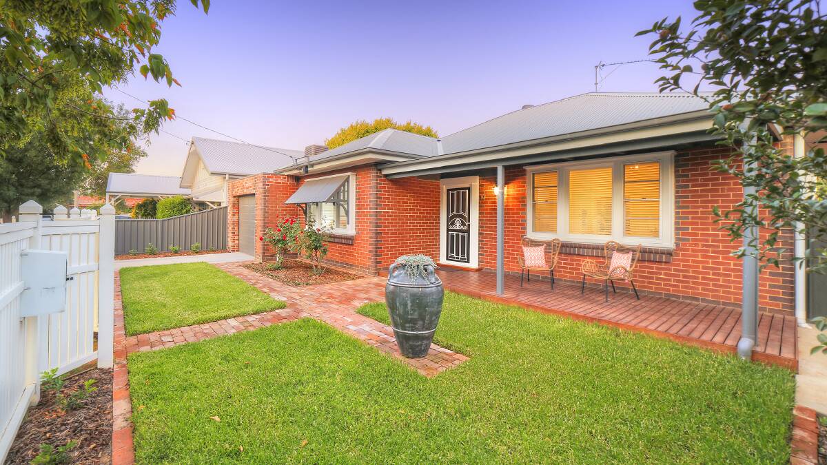 For sale by auction
Auction: Onsite Saturday March 21 at 10.30am Agency: Fitzpatricks Real Estate
Contact: Matthew Newley, 0410 019 996
Inspect: Saturday February 28 10am to 10.30am and noon to 12.30pm