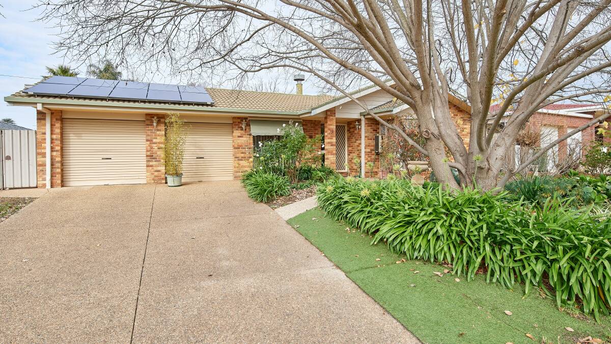 Feature property 78 Maple Road Lake Albert
Bed 4 | Bath 2 | Car 2
$399,000
Agency: Kitson Property
Contact: Rebecca Kitson, 0448 446 206
Inspect: By appointment