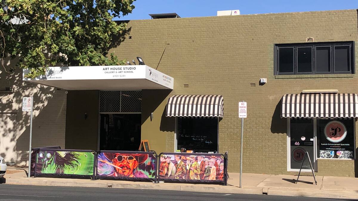 Rabbit Books and LPL salon on Johnston Street are losing customers and workers are being fined due to parking fines and lack of all day parking available. 