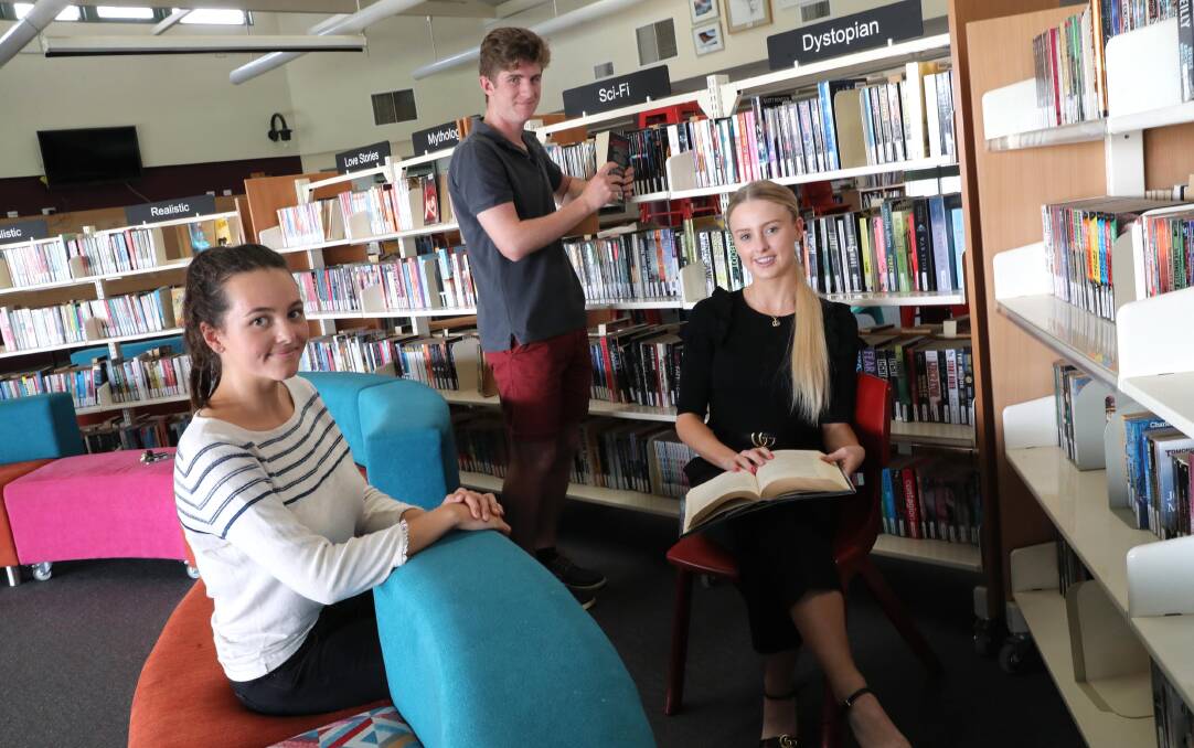 TOP STUDENTS: The Riverina Anglican College high achievers Elise Jay, Angus McKelvie-Hill and Molly Radley for 2018. Picture: Les Smith
