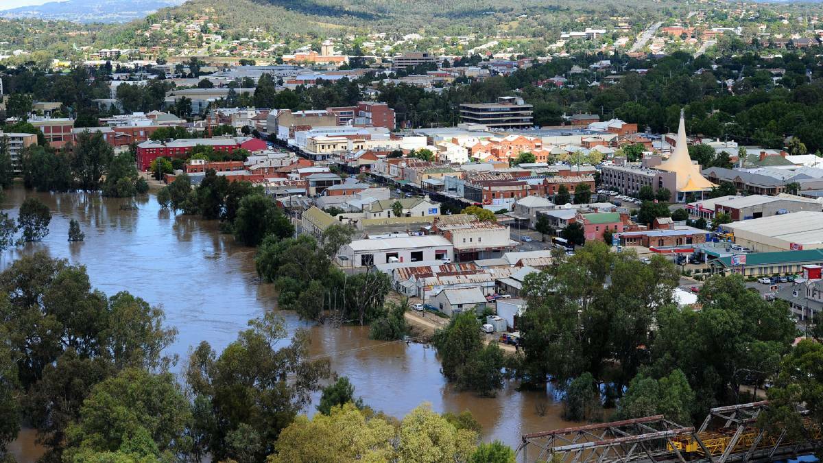 SURGE: The Murrumbidgee River came within inches of breaching the main city levee and sending floodwater cascading through the Wagga CBD. Picture: Addison Hamilton