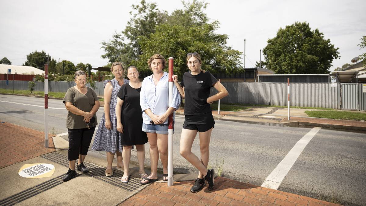 CHANGE: North Wagga Public School mothers Evelyn Brown, Bec Frauenfelder, Jodie Green, Ashleigh Hubbard and Maddy Brightman are calling for safety upgrades to the children's crossing on William Street. Picture: Ash Smith