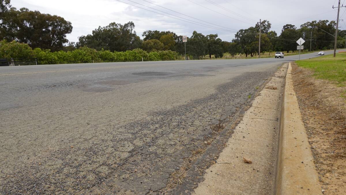 WORKS: The upgrades to the 800 metre stretch of Kooringal Road, between Mena Road and Vincent Road, will not begin until the new year. Picture: Monty Jacka
