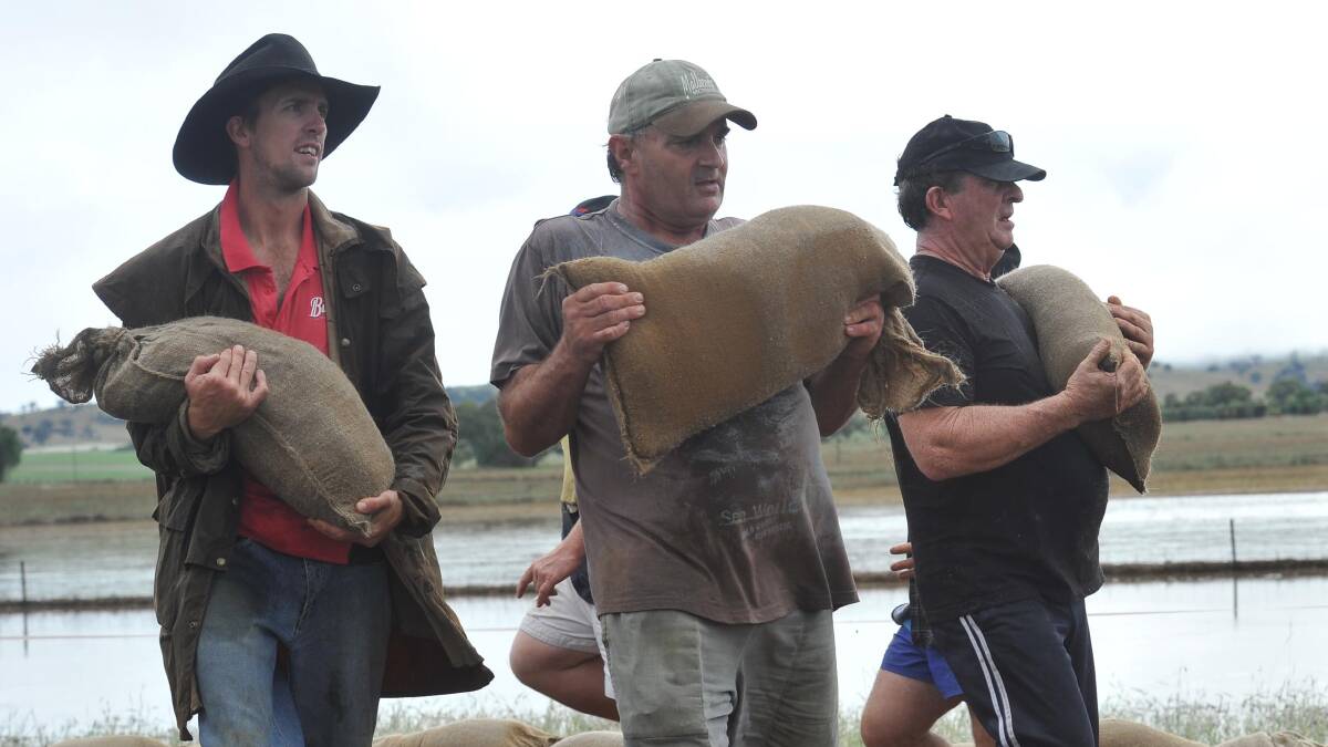 PROTECTION: Wagga residents volunteer to help sandbag in a bid to slow the rising floodwaters in 2012.