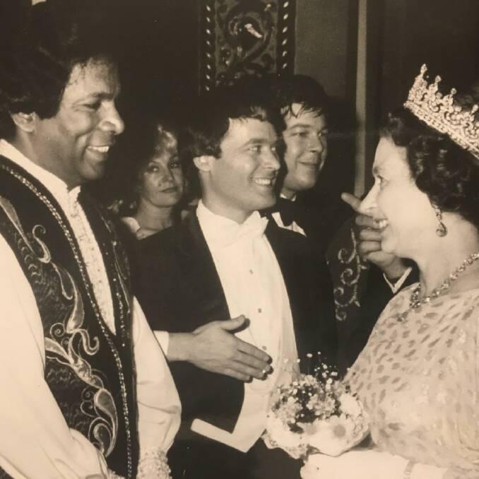 Kamahl charms the Queen.
