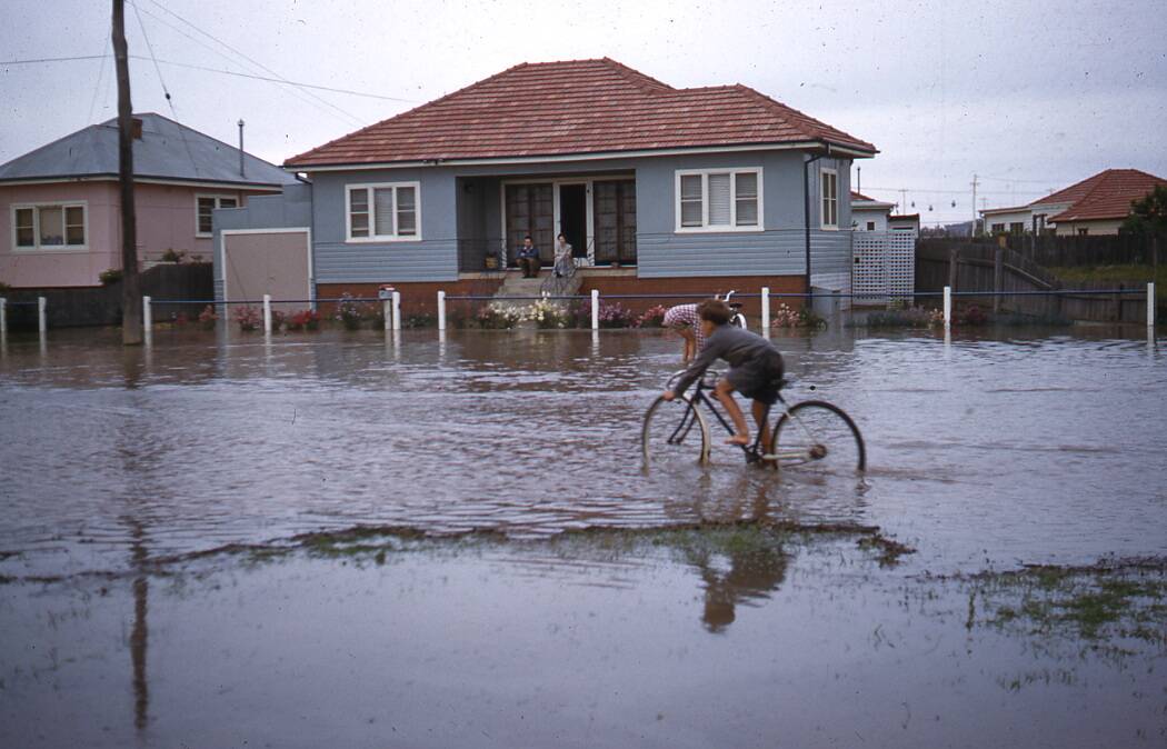 Flood waters along North Parade in 1959. Supplied picture (CSURA RW2998 E. Gerahty slides)
