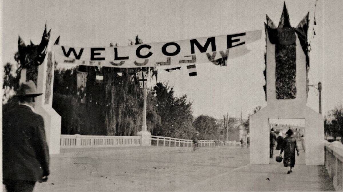 HOMECOMING: Welcome Arch on the Wollundry bridge for Back to Wagga celebrations in 1927. Picture: Supplied