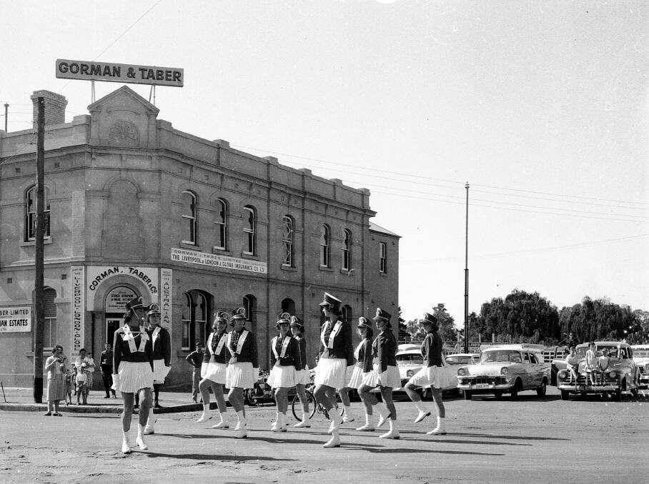 HISTORY: Marching Girls outside the present-day Prince of Wales Hotel, on the corner of Fitzmaurice and Kincaid streets. Picture: CSURA LENNON COLLECTION RW1574.247