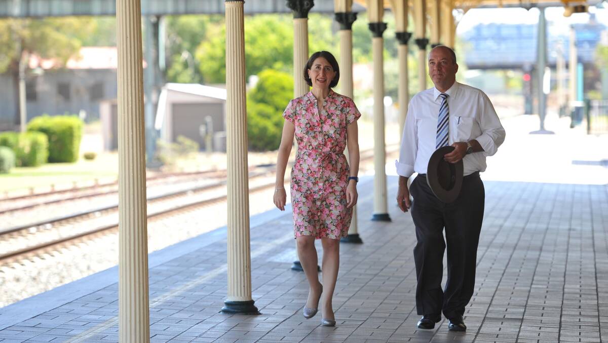 Gladys Berejiklian, the then-NSW Minister for Transport, with then-Wagga MP Daryl Maguire in Wagga in 2015. 