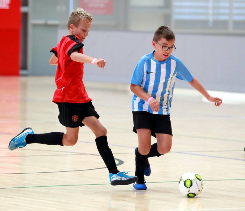 Futsal players mixed and matched teams to bring new players in at the Wagga Futsal Cup. Pictures: Les Smith