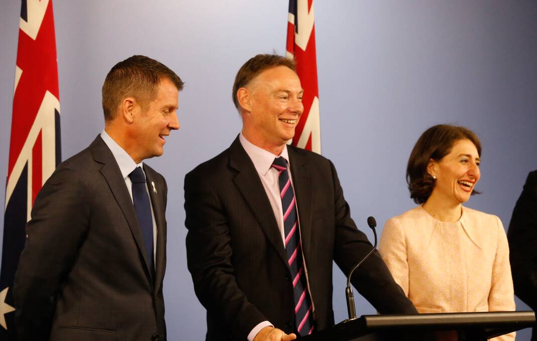 Spark infrastructure chief executive Rick Francis (centre) in 2015 with then NSW Premier Mike Baird and then Treasurer Gladys Berejiklian. Photo: Peter Rae